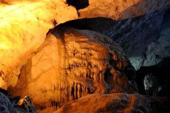 Grotte Dau Go sur l'ile de Driftwood Baie Halong