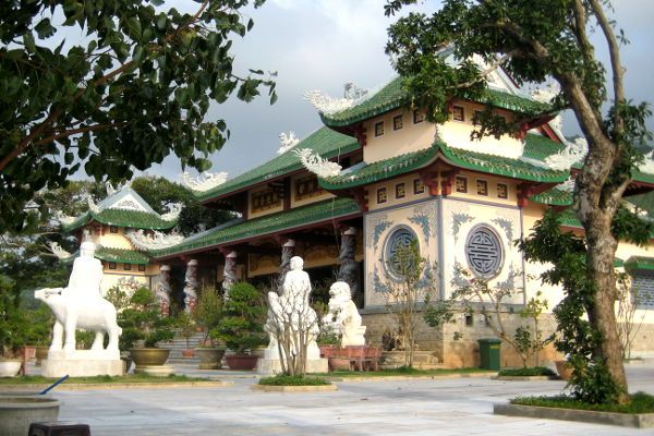 Pagoda Linh Ung